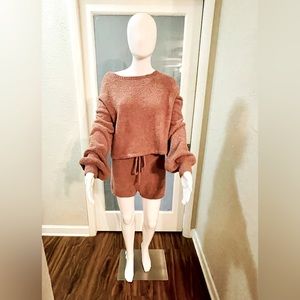 Long sleeve sweater and short set.